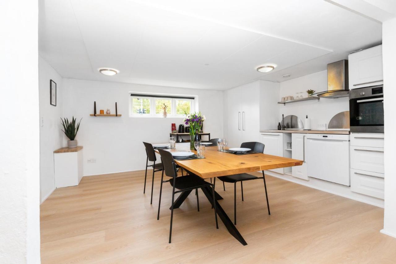 Moderne & Fuldt Udstyret Lejlighed M.Plads Til 4 Hojbjerg Exteriér fotografie