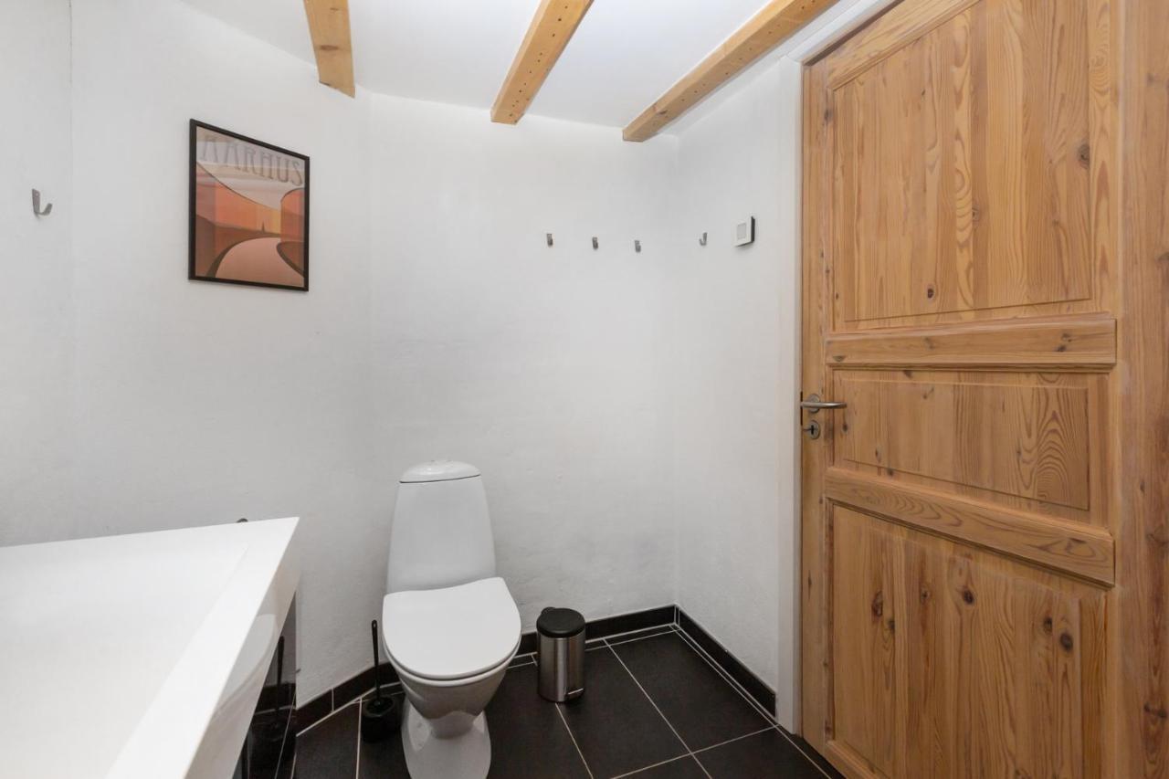Moderne & Fuldt Udstyret Lejlighed M.Plads Til 4 Hojbjerg Exteriér fotografie
