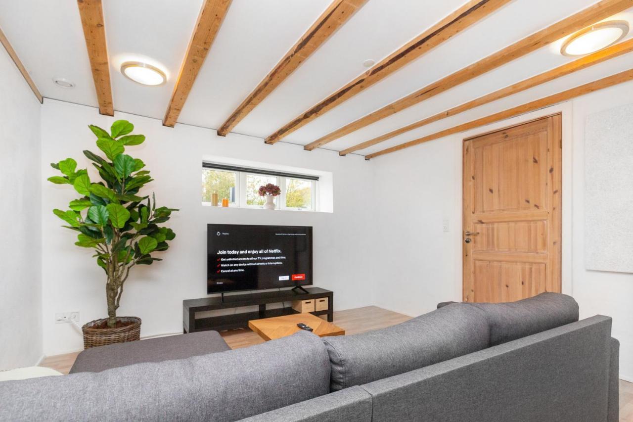 Moderne & Fuldt Udstyret Lejlighed M.Plads Til 4 Hojbjerg Exteriér fotografie