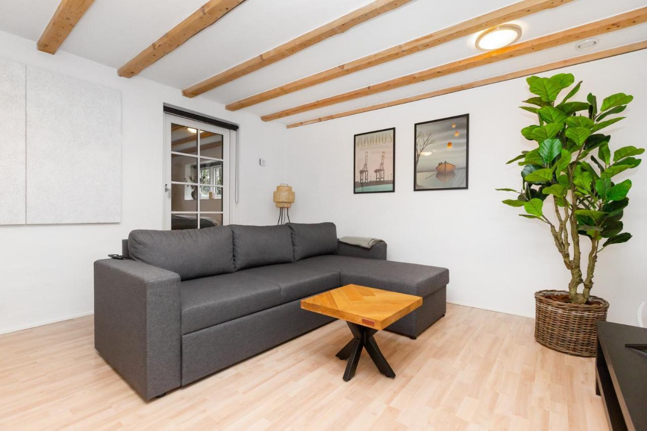 Moderne & Fuldt Udstyret Lejlighed M.Plads Til 4 Hojbjerg Exteriér fotografie